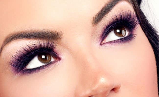 come applicare il mascara per un effetto ciglia finte