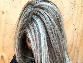 come rimuovere il giallo dai capelli