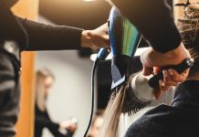 Brushing perfetto: la tecnica professionale per usare spazzola termica e phon